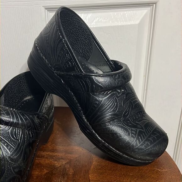 🔥🔥 DANSKO CLOGS Professional Black Leather Pattern - Women Sz 9.5-10 (40) -GUC - Picture 2 of 9